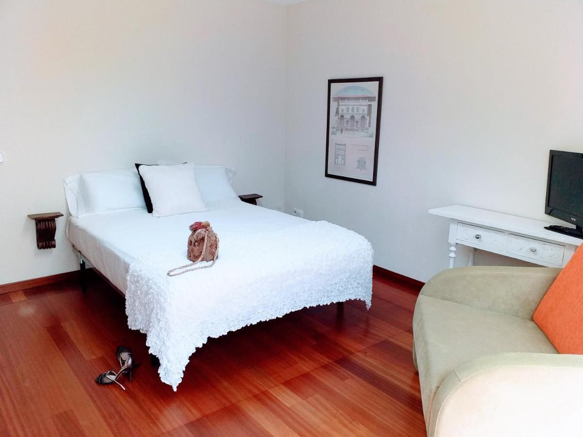 Large Apartment With Large And Sunny Terrace - Garden & Outdoor Gym , Alicante Center エクステリア 写真
